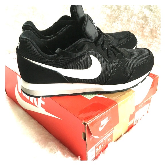 nike md runner youth